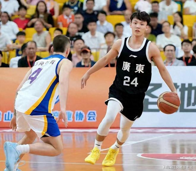 集结日体能课后，深圳男篮强势反弹备战NBA常规赛，媒体盛赞，阵容厚度经受考验的简单介绍